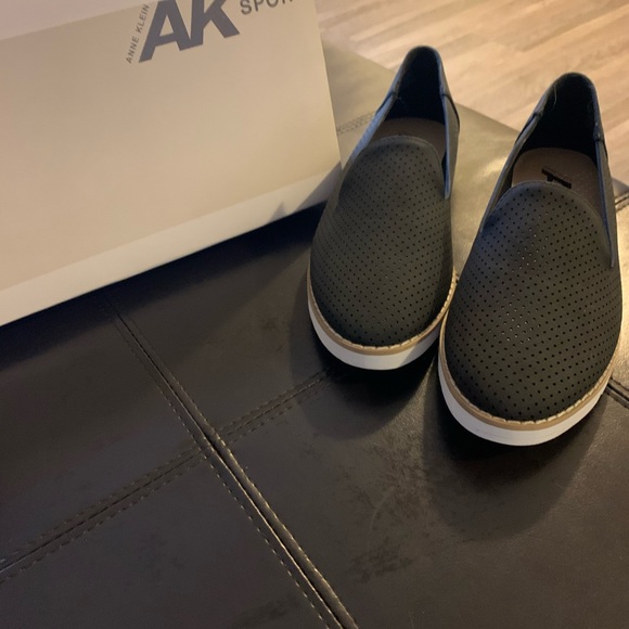 Women’s shoes - Picture 3 of 3